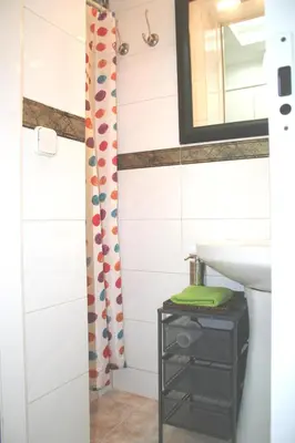a bathroom with a sink and a mirror at Apartmento Industria in Barcelona