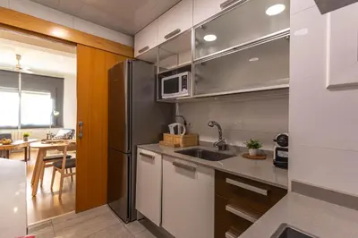 a kitchen with a sink and a refrigerator at Lindo apartamento Vila de Gracia in Barcelona