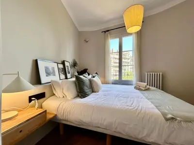 a bedroom with a large bed and a window at BarcelonaForRent Plaza Sagrada Familia in Barcelona