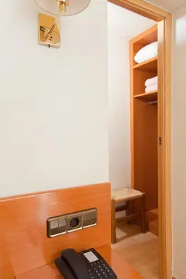 a desk with a keyboard and a telephone in a room at Hotel Everest in Barcelona