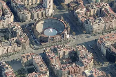 an aerial view of a large building in a city at Comfortable 4 rooms 2Bath w balcony in Barcelona