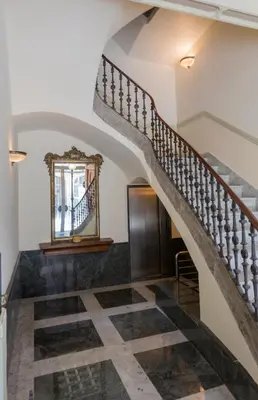 a staircase in a house with a mirror at Apartament Major 33 in Arbós
