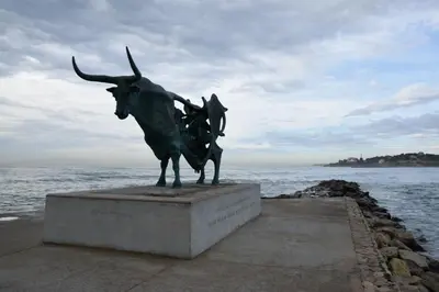 a statue of a bull on the beach at Piso Vilanova i la Geltrú in Vilanova i la Geltrú