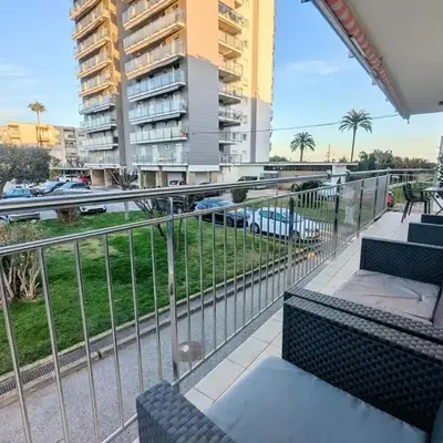 Spacious apartment in Cabrera de Mar with sea view