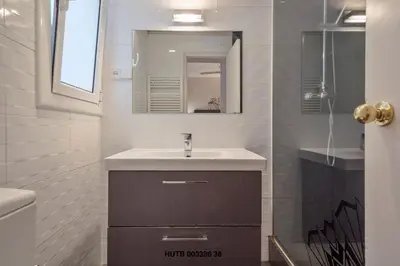 a bathroom with a sink and a mirror at Alcam Urgell in Barcelona