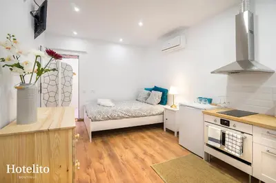 a kitchen with a couch and a table in a room at Hotelito Boutique Mercat in Hospitalet de Llobregat