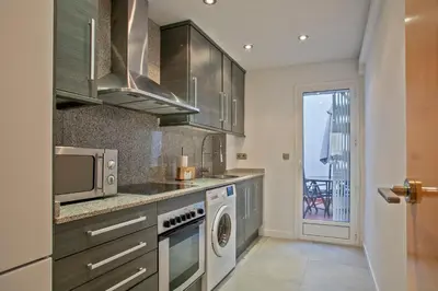 a kitchen with a microwave oven and a dishwasher at Alcam Alio 2 in Barcelona