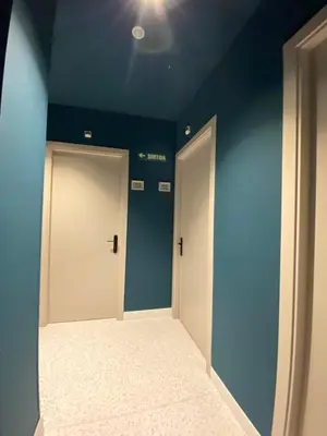 a bathroom with a sink and a mirror at Pensión Coral in Barcelona