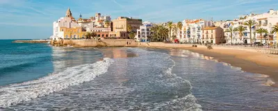 a view of a beach with buildings and the ocean at Apartamento con Licencia en Sitges in Sitges
