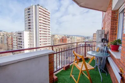 a balcony with a table and chairs and a view at Apartament Sagrada Familia in Barcelona