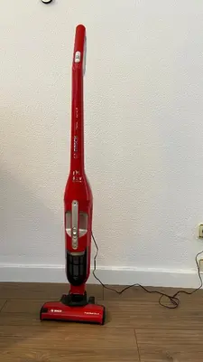 a red blender sitting on top of a floor at Sants Estación acogedor apartamento en Exiample in Barcelona