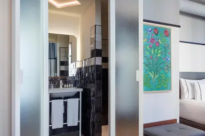 a bathroom with a sink and a mirror at Praktik Èssens in Barcelona