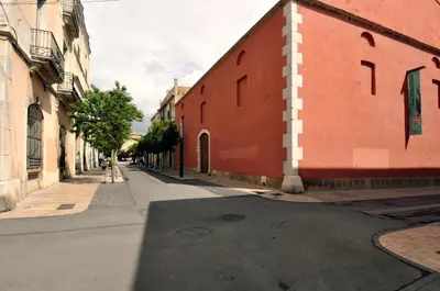 an empty street next to a red building at Apartamento en Vilanova in Vilanova i la Geltrú