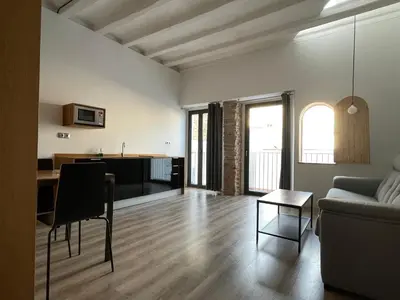 a living room with a couch and a table at Apartamento en Vilanova in Vilanova i la Geltrú