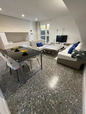 a living room with a table and a couch at Apartamento con piscina cerca de Barcelona in Masnou