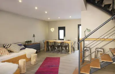 a living room with a table and a couch at Fridays Flats Casa Lemonade in Hospitalet de Llobregat
