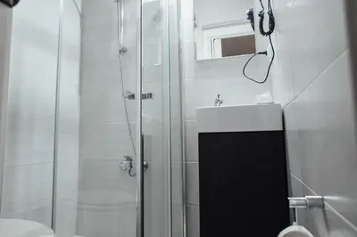 a bathroom with a shower and a sink at Hostal Ruta de Francia in Barcelona