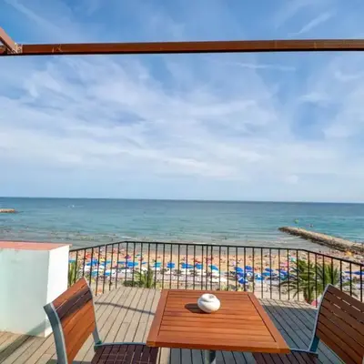 Blue sea front by Hello Homes Sitges