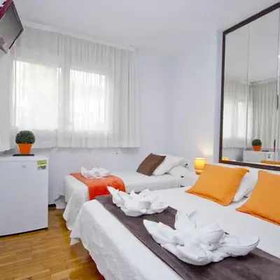 Barcelona City Seven Hostal