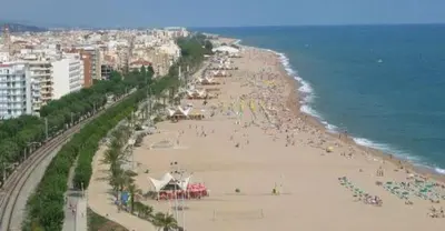 a beach with a lot of people on it at UN ESPACIO DONDE CREAR GRANDES RECUERDOS in Calella