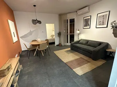 a living room with a couch and a table at Apartment Eixample Dret Aragon - Sardenya in Barcelona