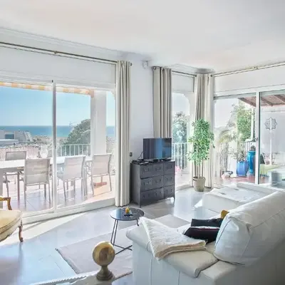 HOUSE WITH AMAZING VIEWS