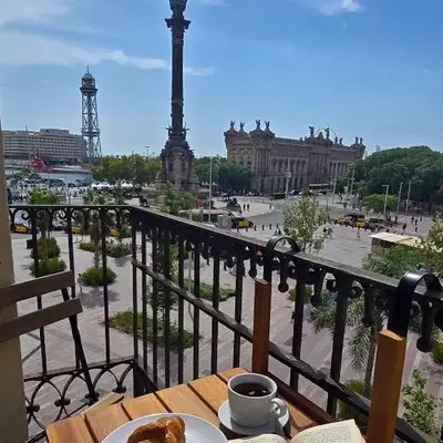 Beautiful Apartment on Las Ramblas with Port views