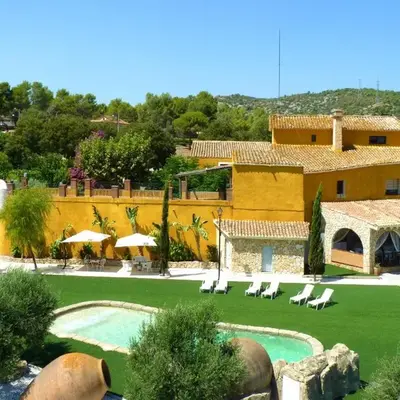 Spacious villa in Can Trabal with private pool and jacuzzi 980 m²