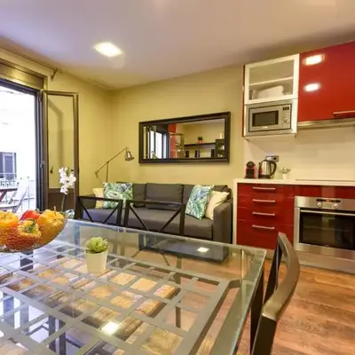 RamblasRentals Cozy Renovated 2BR with Balcony Lift 20M Rambla - Parking - Wifi