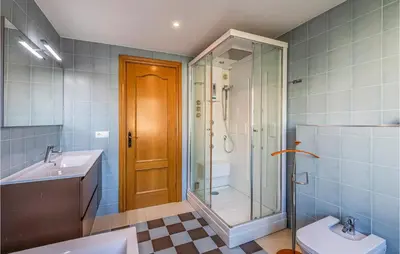 a bathroom with a shower and a sink and a toilet at Gorgeous Home In Sant Cebrià De Vallalt in San Cipriano de Vallalta