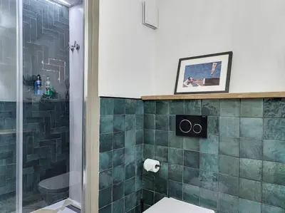 a bathroom with a shower and a toilet in it at Casa Maria Townhouse- terrace-4 bedrooms in Hospitalet de Llobregat