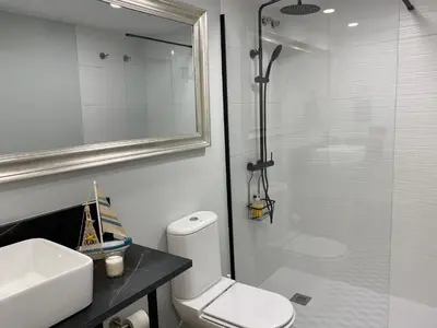 a bathroom with a shower and a toilet and a sink at Vive la playa y la noche de Sitges aquí in Sitges