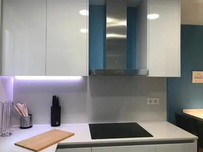 a kitchen with white cabinets and a counter top at Cerdanyola centro in Cerdanyola del Valles