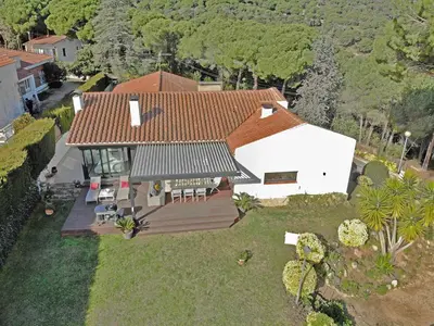 an aerial view of a house with a roof at Premium Habitat La Plana in Argentona