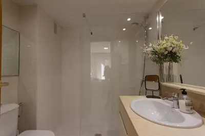 a bathroom with a sink and a shower and a toilet at INNOUTHOME Apartamento Eixample Barcelona in Barcelona