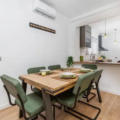 Poble Sec 3BR 2BA Balcony Sleeps 7