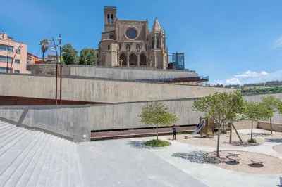 a building with a clock tower in the background at Kisa Apartments de Manresa in Manresa