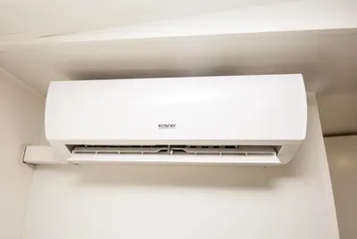 a white air conditioner hanging from a ceiling at Camping Bellsol Pets in Pineda de Mar
