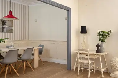 a dining room with a table and chairs at Casa Cosi - Casanova 2 in Barcelona