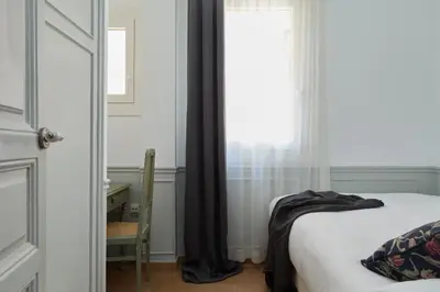 a bedroom with a bed and a window and a desk at Casa Cosi - Sant Gervasi 2 in Barcelona