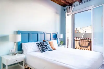 a bedroom with a large white bed with a window at Casa Cosi - La Gleva 3 in Barcelona