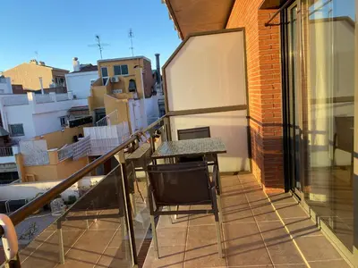 a balcony with a table and a chair on it at Terraza Relajante Galvani in Terrassa