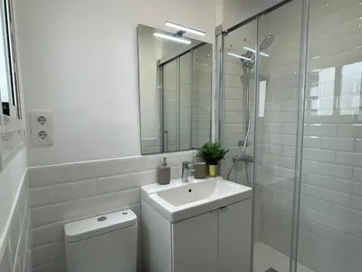 a bathroom with a toilet and a sink and a shower at Apartamento Kemacu in Barcelona