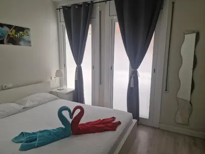 a bedroom with two towels on a bed at Barcelona, Apartamento de 2 habitaciones. in Hospitalet de Llobregat