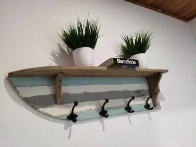 a wooden shelf with two potted plants on it at AEROPUERTO BARCELONA -Mi colibrí in El Prat de Llobregat