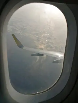 a view of an airplane wing from an airplane window at AEROPUERTO BARCELONA -Mi colibrí in El Prat de Llobregat