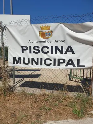 a sign on a fence that reads pisa muncipal at Appartement 6 Personnes - L'arboc in Arbós