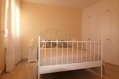 a bedroom with a white crib in a room at Rubí: Luminoso apartamento a 1 minuto de la playa in Sitges