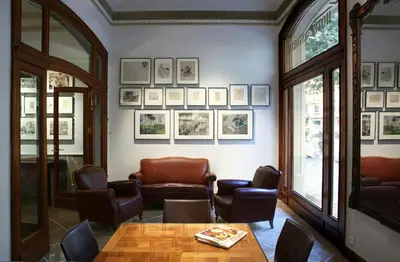 a waiting room with a table and chairs at Hotel Astoria in Barcelona