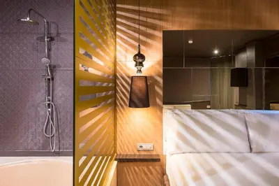 a bedroom with a bed and a shower and a tub at Hotel Punt 14 in Gavà